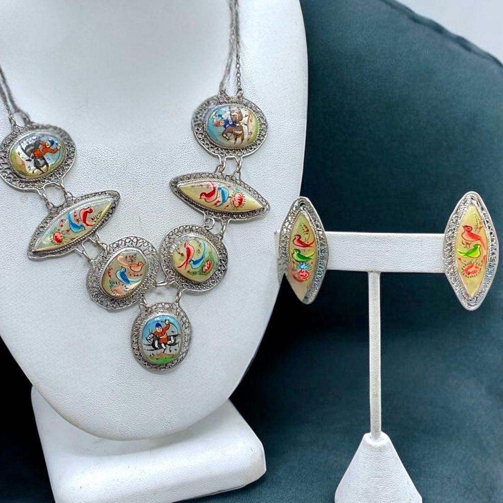 🌺 Antique Persian Hand-Painted Mother of Pearl Necklace & Earrings - Picture 4 of 15